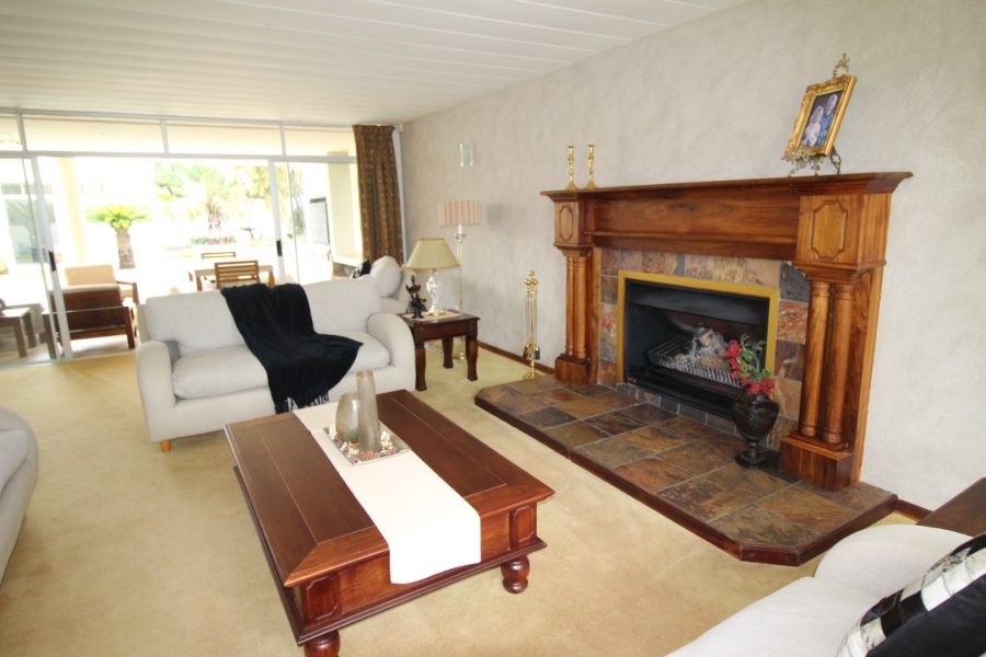 4 Bedroom Property for Sale in Heuwelsig Free State